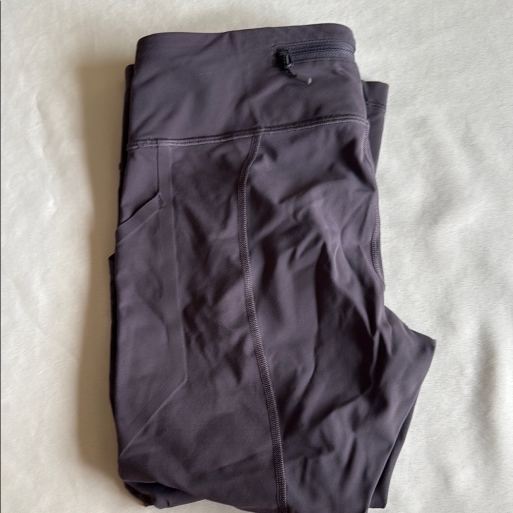 Lululemon cropped leggings with pockets